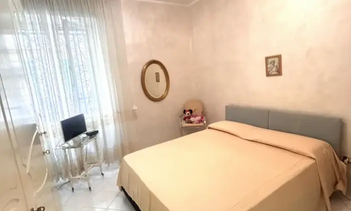 Rexer-Napoli-Fitta-di-ad-uso-transitorio-a-non-residenti-CameraDaLetto