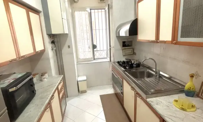 Rexer-Napoli-Fitta-di-ad-uso-transitorio-a-non-residenti-Cucina