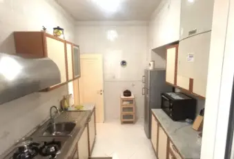 Rexer-Napoli-Fitta-di-ad-uso-transitorio-a-non-residenti-Cucina