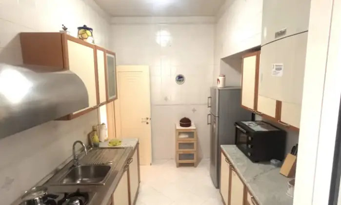 Rexer-Napoli-Fitta-di-ad-uso-transitorio-a-non-residenti-Cucina