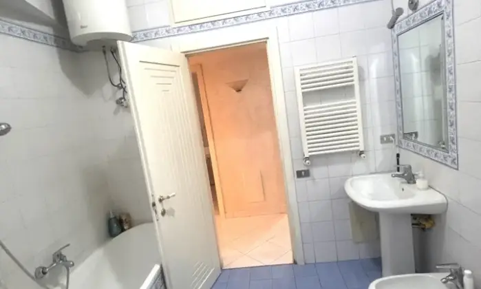 Rexer-Napoli-Fitta-di-ad-uso-transitorio-a-non-residenti-Bagno
