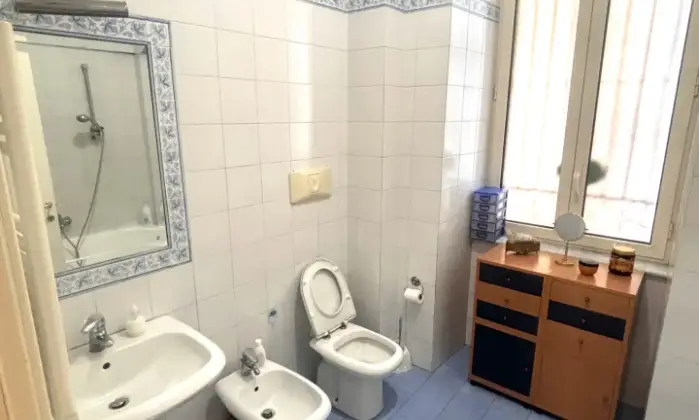 Rexer-Napoli-Fitta-di-ad-uso-transitorio-a-non-residenti-Bagno