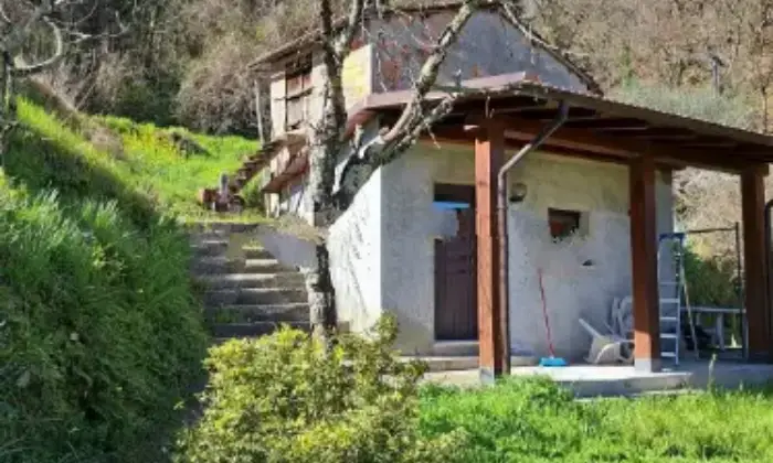 Rexer-Tresana-Semindipendente-nella-frazione-di-Groppo-MS-Terrazzo