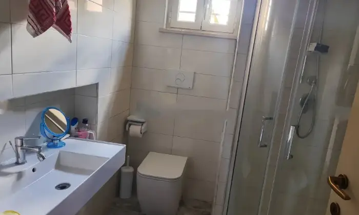 Rexer-Fabrica-di-Roma-Vendesi-appartamento-in-vicolo-delle-Scuole-Fabrica-di-Roma-Bagno