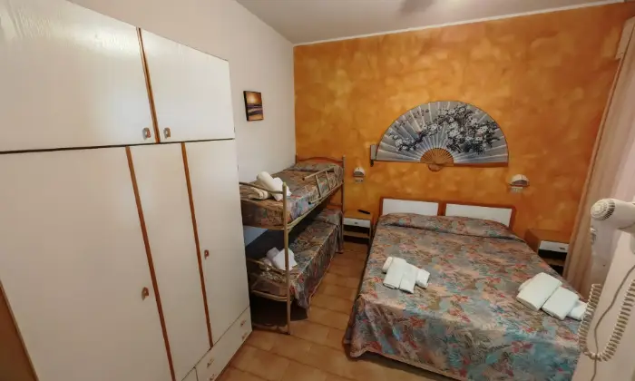 Rexer-Rimini-Albergo-a-due-Stelle-in-Frazione-Viserbella-Rimini-CAMERA-DA-LETTO