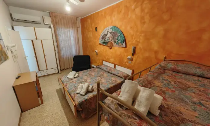 Rexer-Rimini-Albergo-a-due-Stelle-in-Frazione-Viserbella-Rimini-CAMERA-DA-LETTO