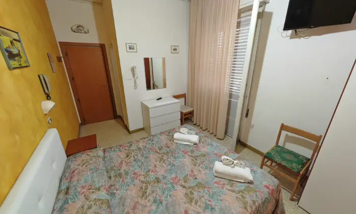 Rexer-Rimini-Albergo-a-due-Stelle-in-Frazione-Viserbella-Rimini-CAMERA-DA-LETTO