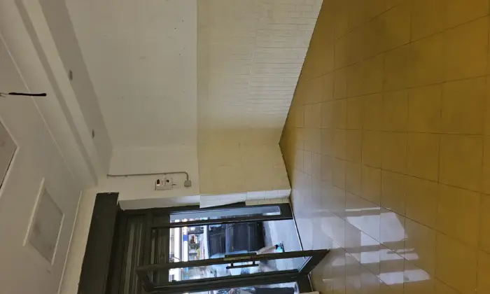 Rexer-Napoli-Fittasi-locale-commerciale-zona-centrale-via-stadera-Altro
