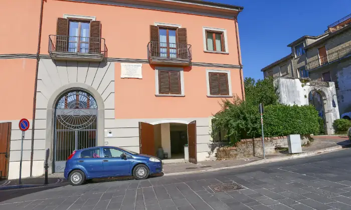 Rexer-Atripalda-Ampio-e-luminoso-locale-commerciale-ristrutturato-Altro