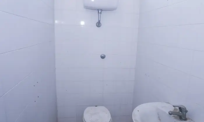 Rexer-Atripalda-Ampio-e-luminoso-locale-commerciale-ristrutturato-Bagno
