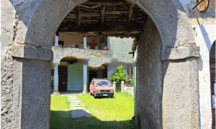 Rexer-Valbrona-CasaIndipendente-in-Via-Montegrappa-Valbrona-Terrazzo