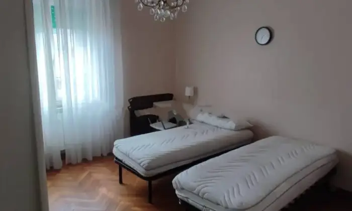 Rexer-Genova-Vendesi-appartamento-in-Via-Napoli-a-Genova-CameraDaLetto
