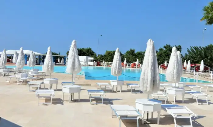 Rexer-Porto-Cesareo-Vendesi-villetta-in-Villaggio-Residenziale-Chiusurelle-a-Porto-Cesareo-Piscina