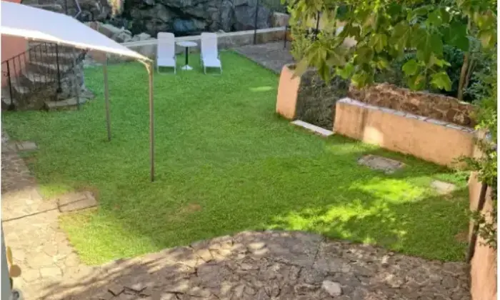 Rexer-Bagnone-Vendesi-appartamento-in-Piazza-Roma-a-Bagnone-Giardino