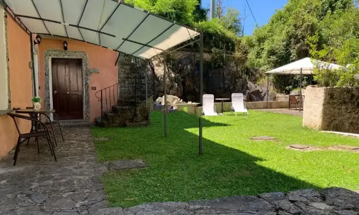 Rexer-Bagnone-Vendesi-appartamento-in-Piazza-Roma-a-Bagnone-Giardino
