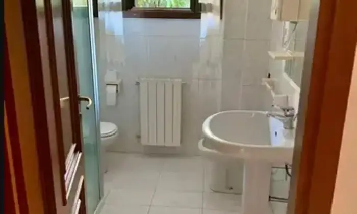 Rexer-Montignoso-Appartamento-in-vendita-in-via-Saponiera-a-Montignoso-Bagno