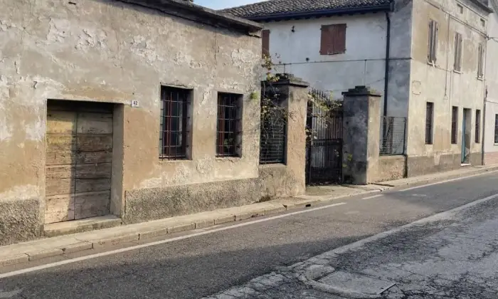 Rexer-Casatico-di-MarcariaMN-Cascina-in-vendita-in-via-Fiume-Casatico-Marcaria-Garage