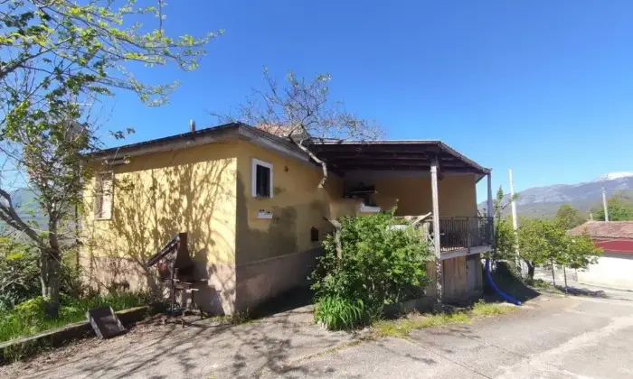 Rexer-Lauria-Vendesi-Propriet-rustica-in-via-Timparossa-a-Lauria-Terrazzo