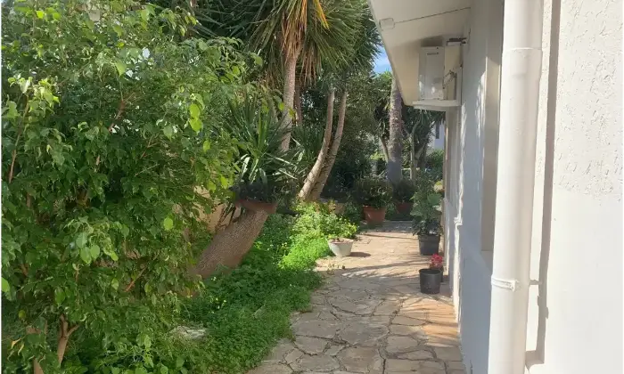 Rexer-Brindisi-Vendesi-Villa-zona-Sciaia-Brindisi-appartamenti-Giardino