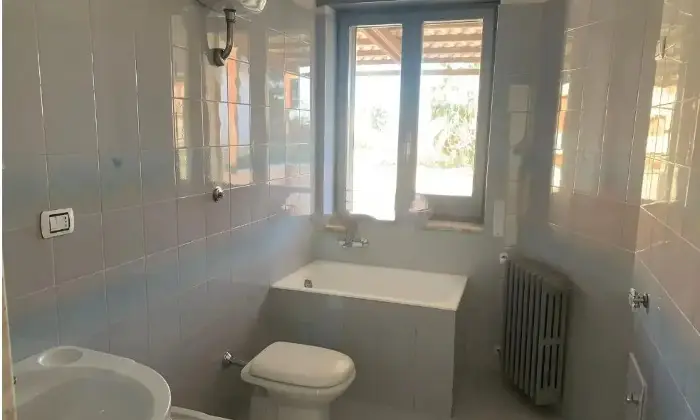 Rexer-Brindisi-Vendesi-Villa-zona-Sciaia-Brindisi-appartamenti-Bagno