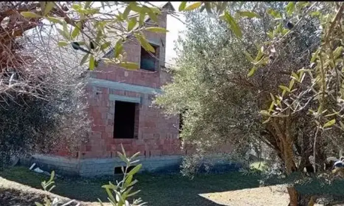 Rexer-Castrovillari-Vendesi-rustico-con-terreno-a-Castrovillari-CS-ALTRO
