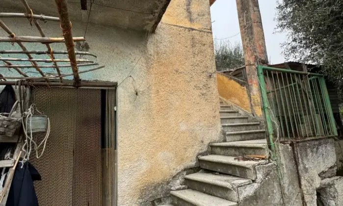 Rexer-Vietri-di-Potenza-A-VIETRI-DI-POTENZA-uliveto-e-vigneto-su-mq-di-terreno-con-casa-rurale-TOTALMENTE-DA-RISTRUTTURARE-o-abbattere-e-RICOSTRUIRE-Altro