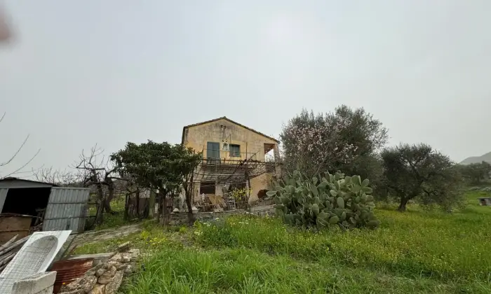 Rexer-Vietri-di-Potenza-A-VIETRI-DI-POTENZA-uliveto-e-vigneto-su-mq-di-terreno-con-casa-rurale-TOTALMENTE-DA-RISTRUTTURARE-o-abbattere-e-RICOSTRUIRE-Altro