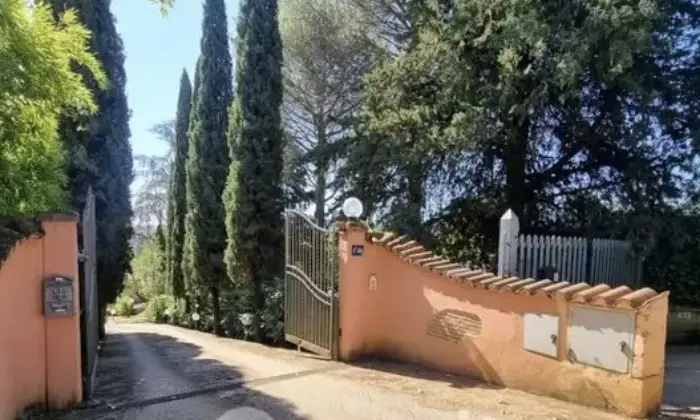 Rexer-Zagarolo-Villacasale-immersa-nel-verde-con-piscina-Terrazzo