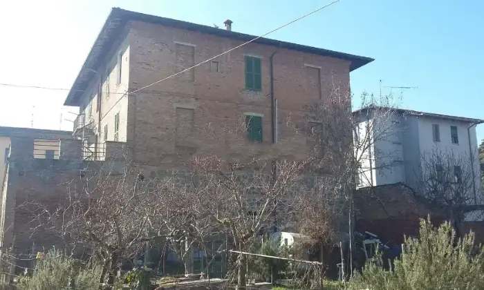Rexer-Chiusi-Casa-di-paese-in-vendita-in-via-Renato-FuciniChiusi-Giardino
