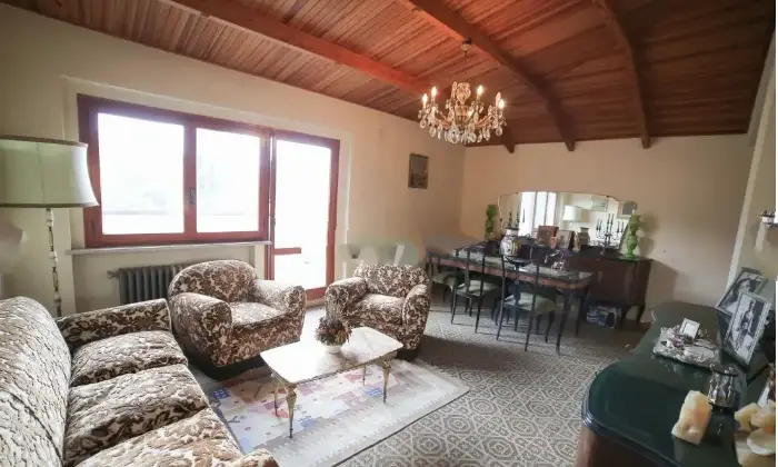 Rexer-Mercatello-sul-Metauro-Vendesi-villa-in-Via-Nazionale-a-Mercatello-sul-Metauro-Salone