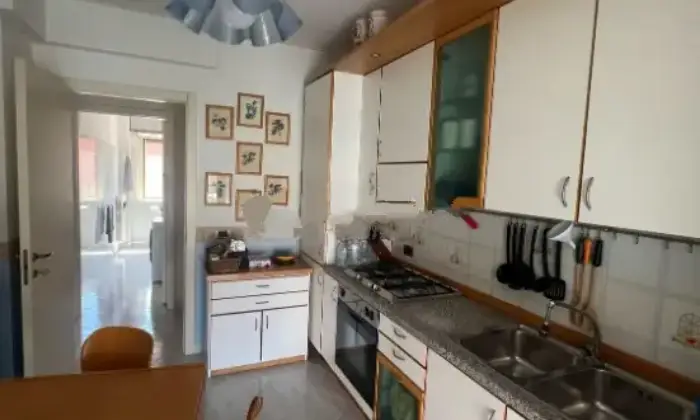 Rexer-Terracina-Vendesi-appartamento-con-garage-in-Via-Calcatore-a-Terracina-Cucina