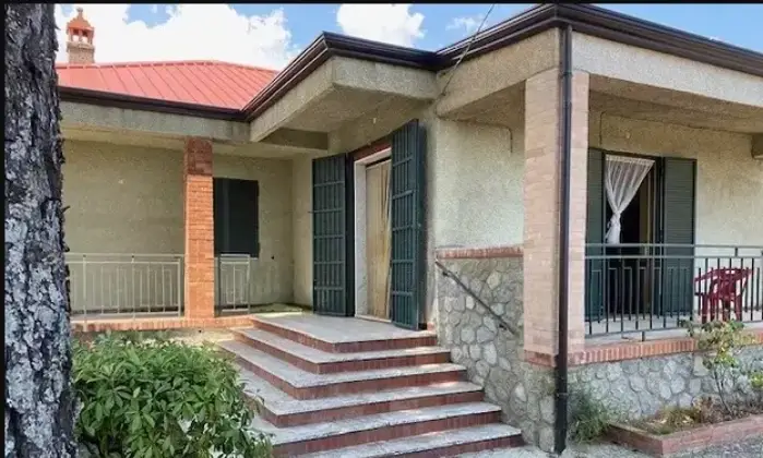 Rexer-Umbriatico-Vendesi-villa-in-Via-Aria-delle-Fate-a-Perticaro-Terrazzo