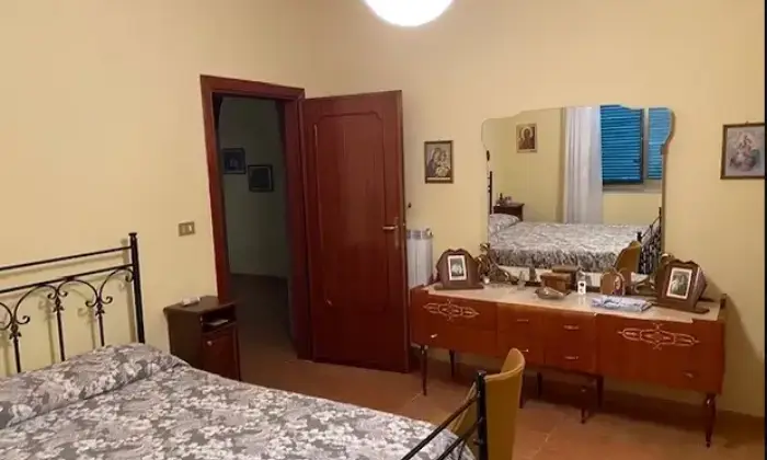 Rexer-Umbriatico-Vendesi-villa-in-Via-Aria-delle-Fate-a-Perticaro-CameraDaLetto