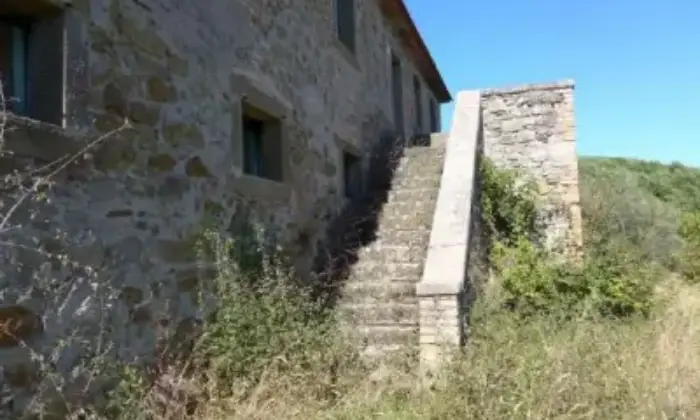 Rexer-Cortona-Casa-colonica-in-vendita-in-Case-Sparse-Pierle-a-Cortona-Garage