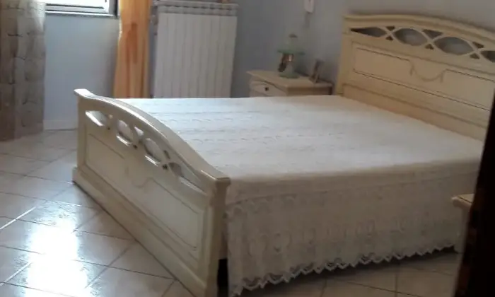 Rexer-Leonforte-Intero-edificio-in-vendita-in-via-Siam-a-Leonforte-CAMERA-DA-LETTO