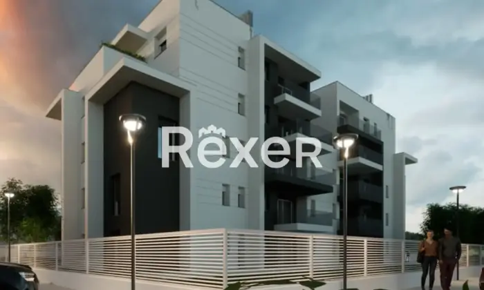 Rexer-CASTENASO-BILOCALE-AL-TERZO-PIANO-CON-DOPPIO-SPAZIO-ESTERNO-Giardino