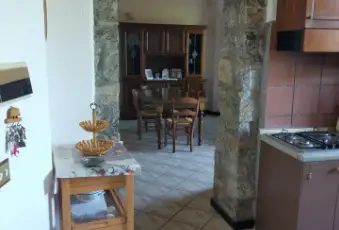 Rexer-Roccalbegna-Appartamento-casa-in-pietra-vista-valle-e-colline-Cucina