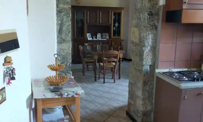 Rexer-Roccalbegna-Appartamento-casa-in-pietra-vista-valle-e-colline-Cucina