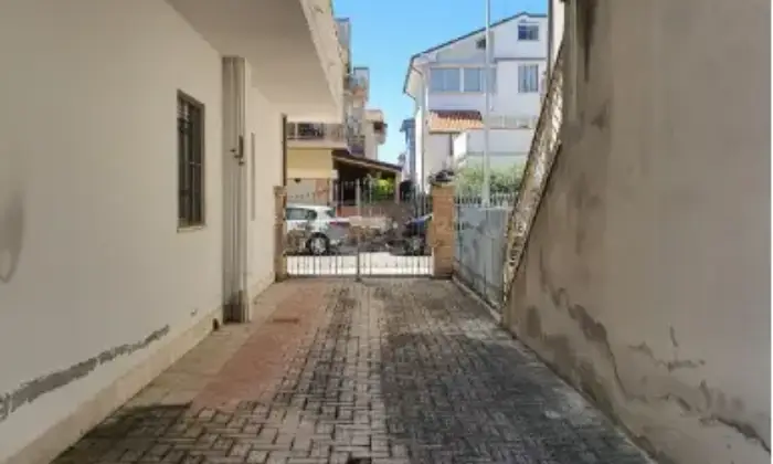 Rexer-Alba-Adriatica-Locale-commerciale-in-via-Giuseppe-Garibaldi-ad-Alba-Adriatica-Terrazzo