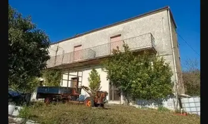 Rexer-Casalduni-Rustico-e-casale-in-vendita-in-localit-Collemarino-a-Casalduni-Giardino