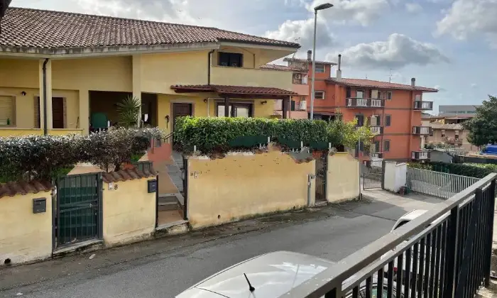 Rexer-Pomezia-Vendesi-Villa-a-schiera-via-Macerata-Pomezia-Terrazzo