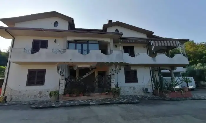 Rexer-SantAngelo-a-Cupolo-Vendesi-Villa-plurifamiliare-viale-MichelangeloSantAngelo-a-Cupolo-Terrazzo