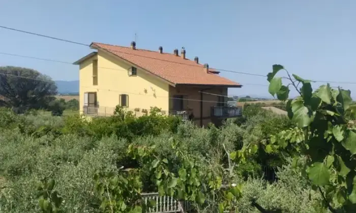 Rexer-Poli-Intero-edificio-in-vendita-in-via-Valle-S-Pietro-Poli-Terrazzo