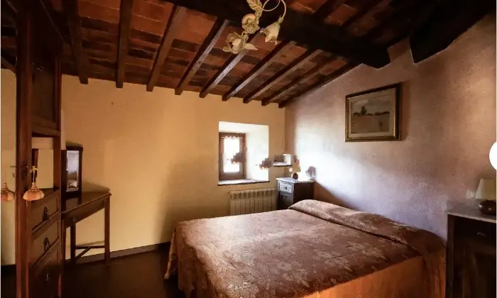 Rexer-Scarperia-e-San-Piero-Vendesi-casale-in-Via-di-cavallico-a-Scarperia-e-San-Piero-CameraDaLetto