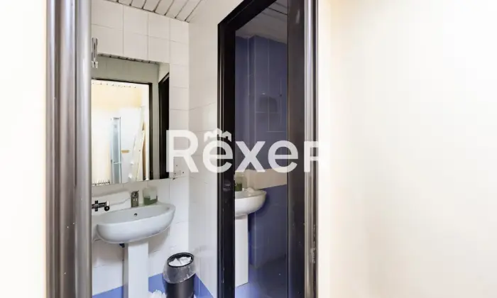 Rexer-MILANO-Immobile-commerciale-ex-Agenzia-bancaria-su-due-livelli-mq-Bagno