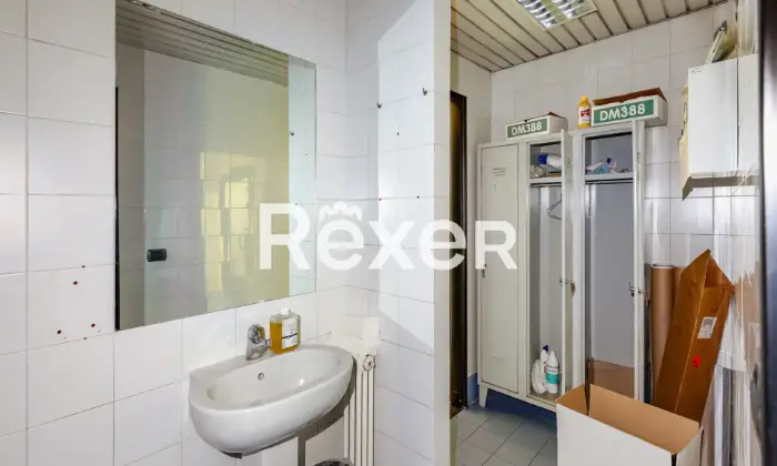 Rexer-MILANO-Immobile-commerciale-ex-Agenzia-bancaria-su-due-livelli-mq-Bagno