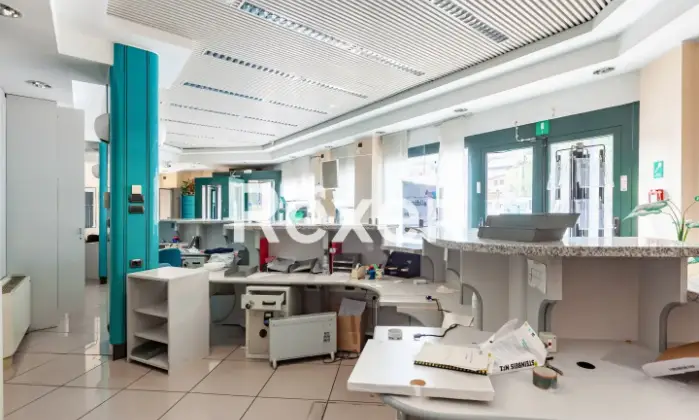 Rexer-MILANO-Immobile-commerciale-ex-Agenzia-bancaria-su-due-livelli-mq-Altro