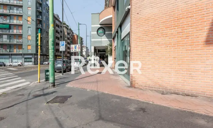 Rexer-MILANO-Immobile-commerciale-ex-Agenzia-bancaria-su-due-livelli-mq-Terrazzo