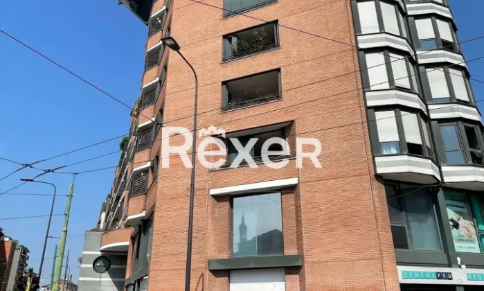 Rexer-MILANO-Immobile-commerciale-ex-Agenzia-bancaria-su-due-livelli-mq-Terrazzo