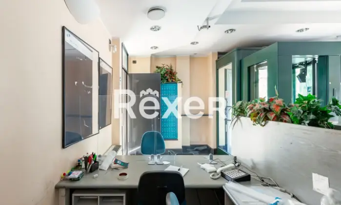 Rexer-MILANO-Immobile-commerciale-ex-Agenzia-bancaria-su-due-livelli-mq-Bagno